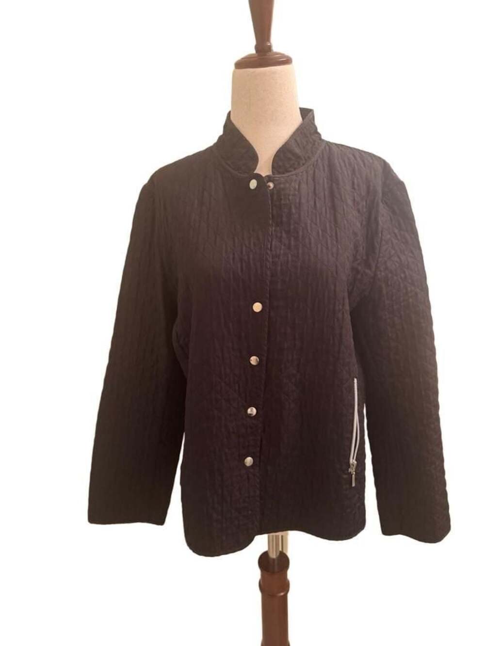 Versailles Women's Black Quilted Lightweight Snap-Front Jacket

H1114